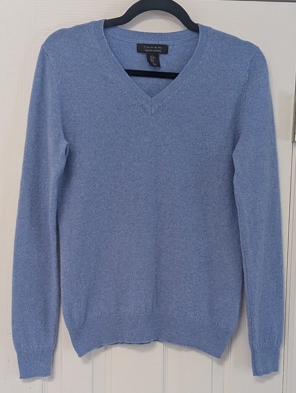 Tahari V-Neck Cashmere Sweater in Light Blue Periwinkle Size Medium - Picture 1 of 7